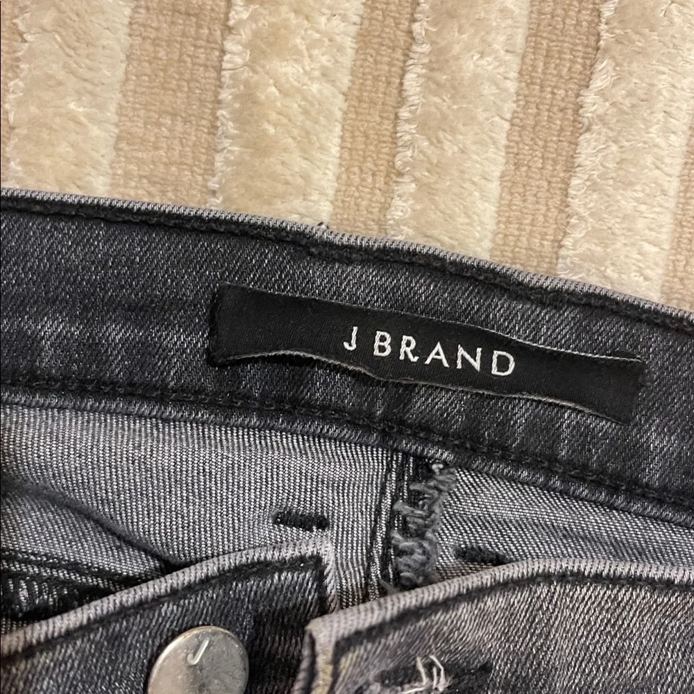 J BRAND GRAY JEANS